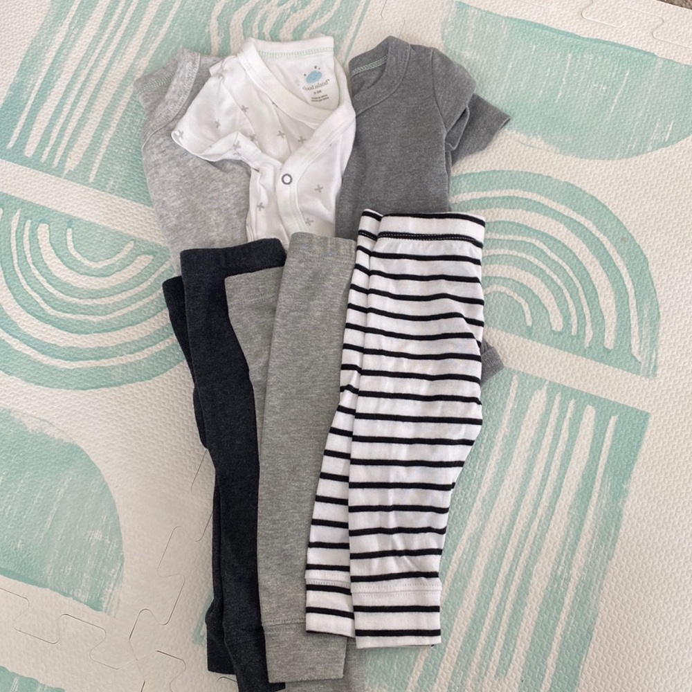 Could Island 0-3 month kimono onesies and leggings gender neutral